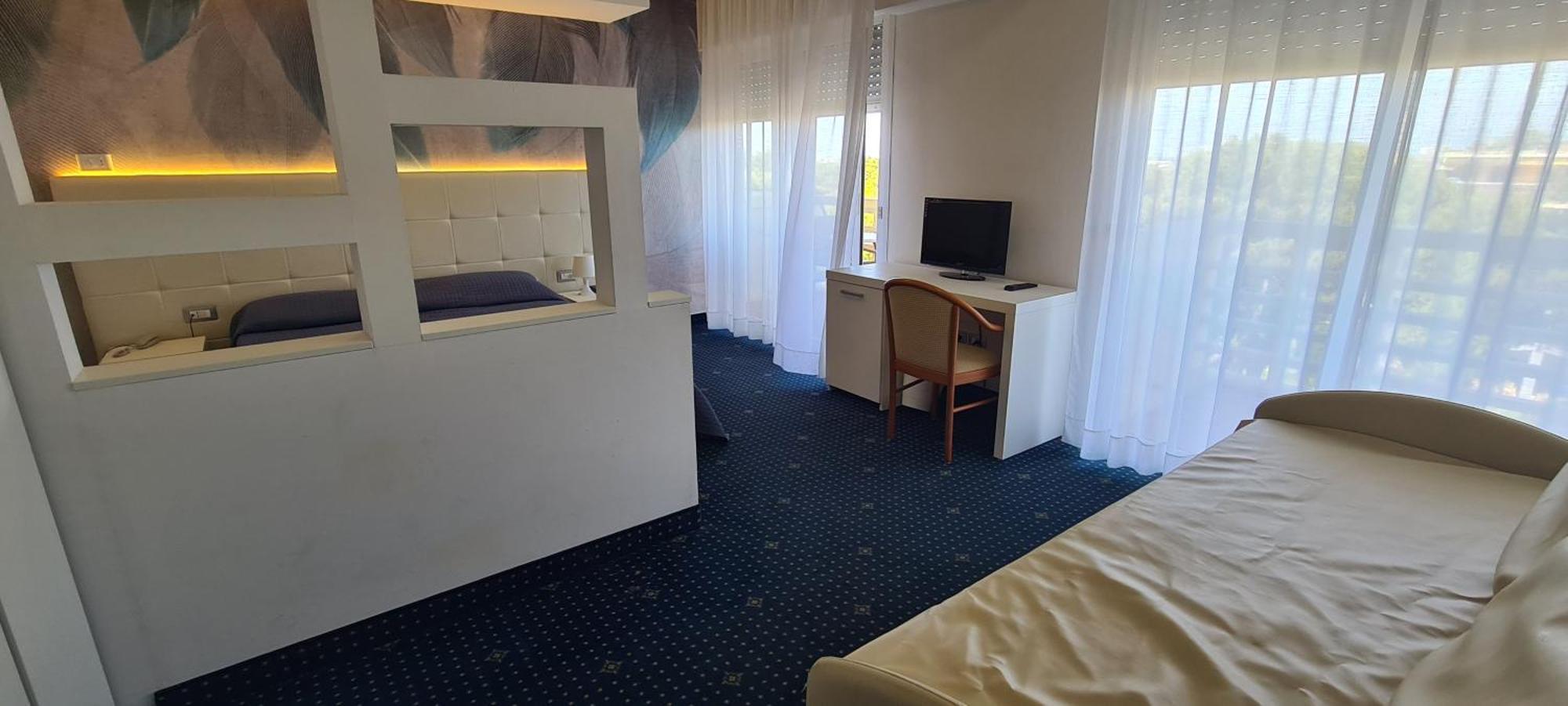 Hotel Eros Lignano Sabbiadoro Exterior foto