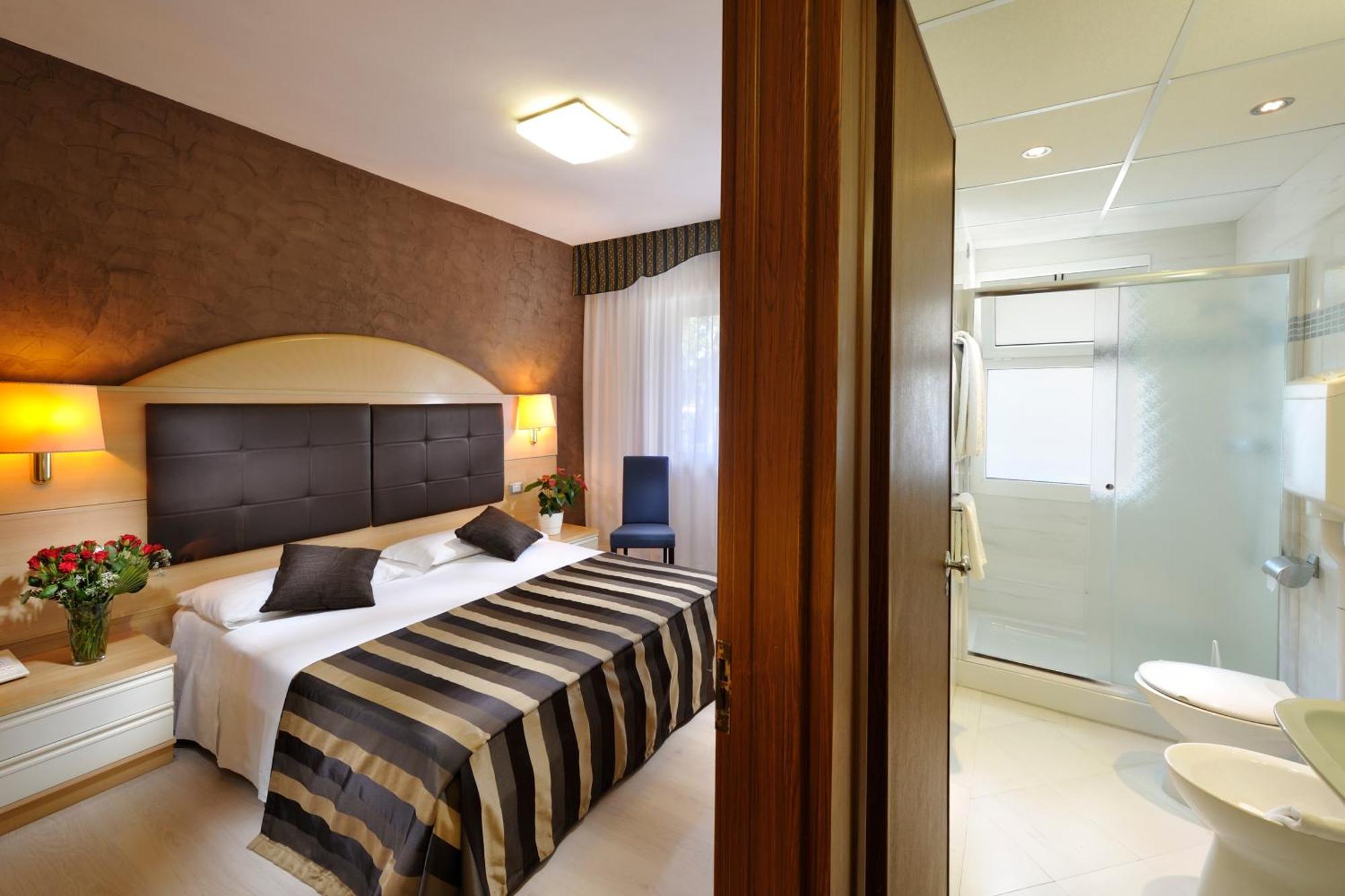 Hotel Eros Lignano Sabbiadoro Exterior foto