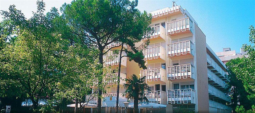 Hotel Eros Lignano Sabbiadoro Exterior foto