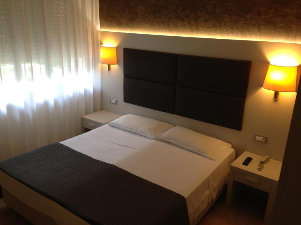 Hotel Eros Lignano Sabbiadoro Exterior foto